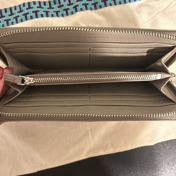 Tory Burch Pebble Colorblock Long Wallet with Dust Bag - Picture 12 of 17